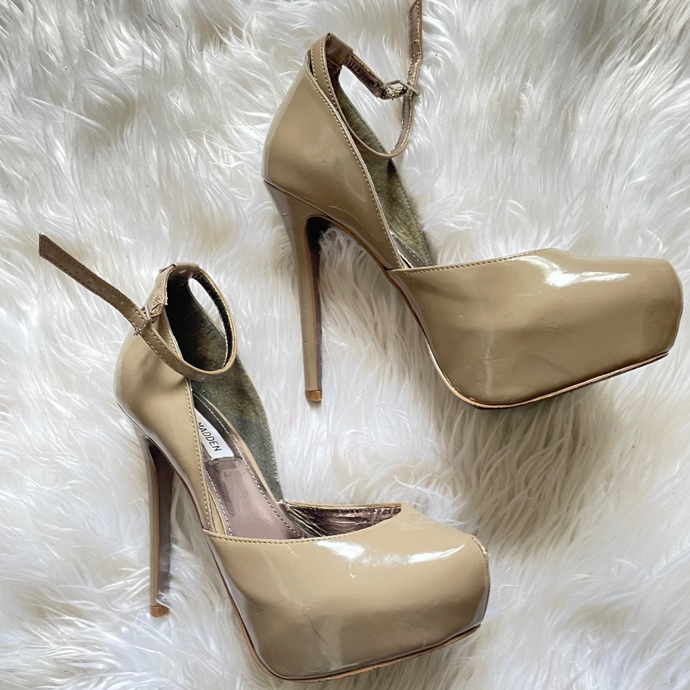 Steve Madden Naia Pumps